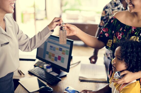 7 dicas para economizar na hospedagem e poupar na sua viagem