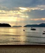 4 praias tranquilas para aproveitar no litoral brasileiro