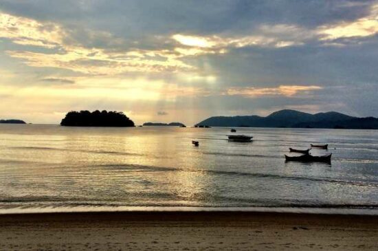 4 praias tranquilas para aproveitar no litoral brasileiro 4 praias tranquilas para aproveitar no litoral brasileiro