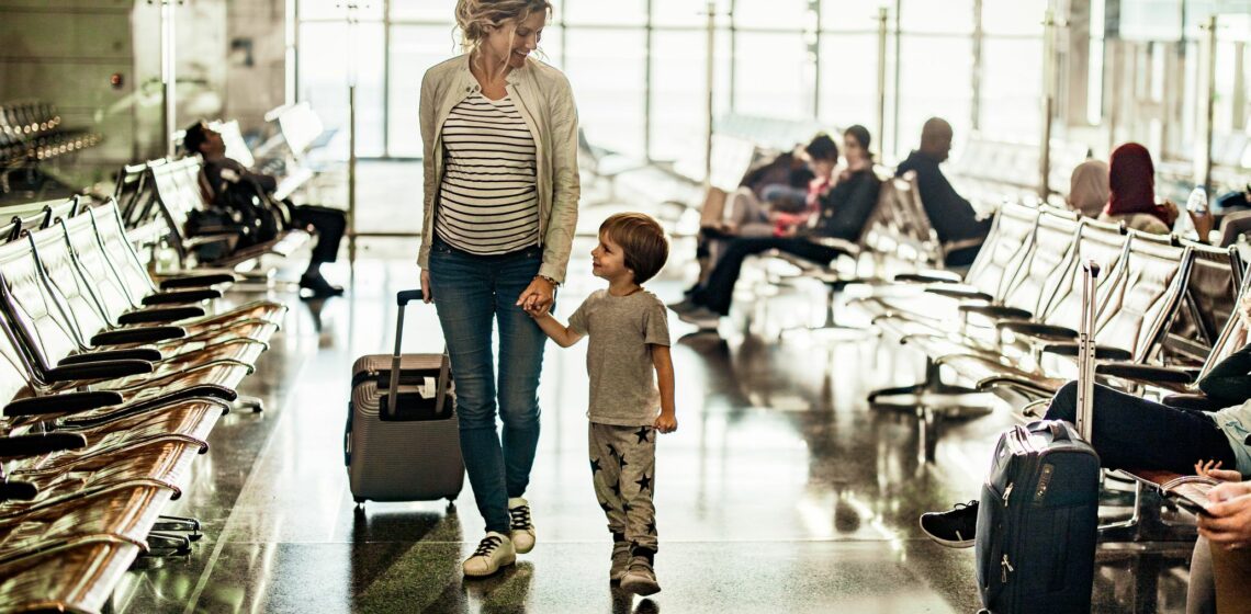 Viajar grávida é seguro? Saiba quais são os cuidados ao viajar nessa fase da vida