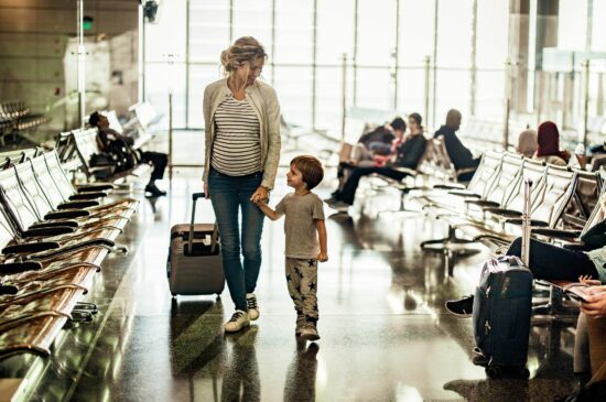 Viajar grávida é seguro? Saiba quais são os cuidados ao viajar nessa fase da vida