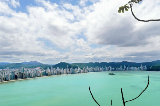 Listamos as melhores praias do Sul para você se apaixonar