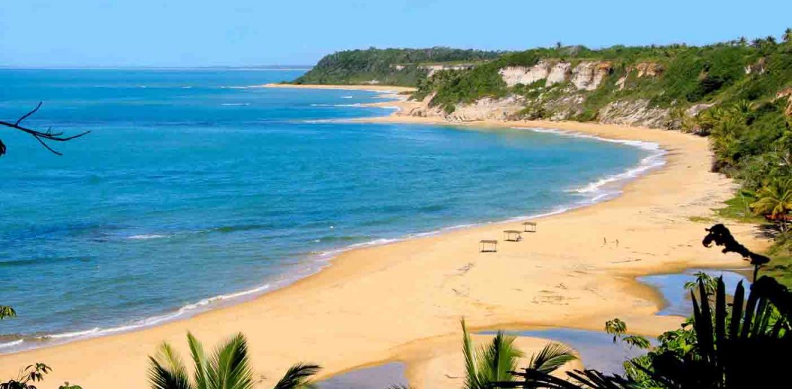 Praias desertas no Brasil pós-Carnaval