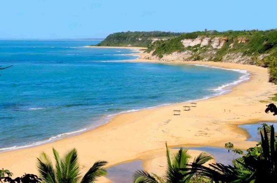 Praias desertas no Brasil pós-Carnaval