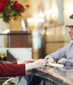 Novas regras de check-in e check-out no Brasil: o que muda para a sua viagem Novas regras de check-in e check-out no Brasil: o que muda para a sua viagem