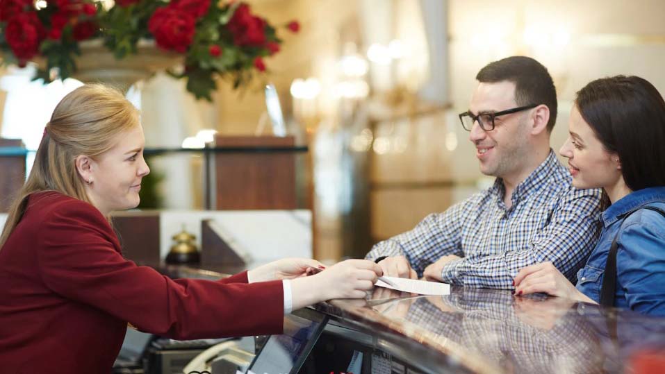 Check-in e checkout: saiba o que é e como funciona Check-in e checkout: saiba o que é e como funciona