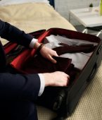 Como levar o terno em uma viagem de avião