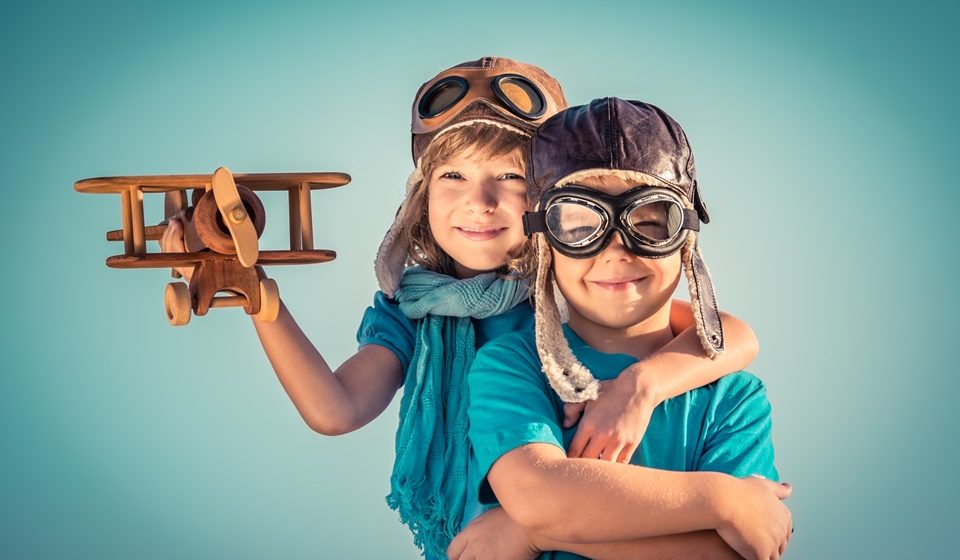 Qual idade mínima para viajar sozinho de avião?