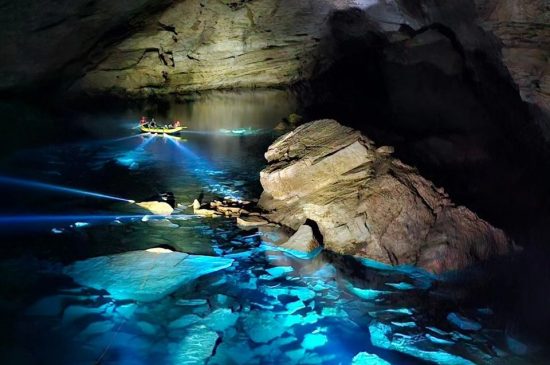 Buraco das Andorinhas: aventura e natureza perto do DF