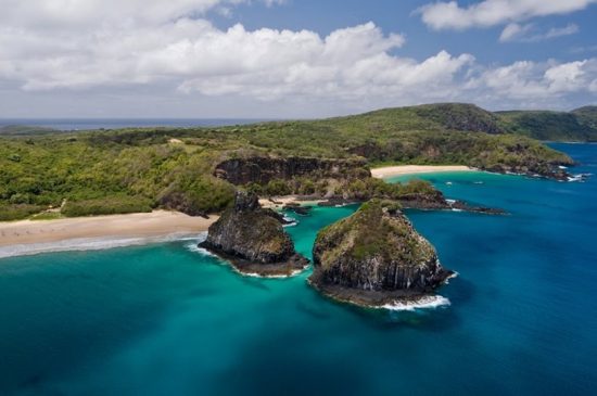 Praia do Sancho, em Fernando de Noronha, é eleita a melhor do mundo