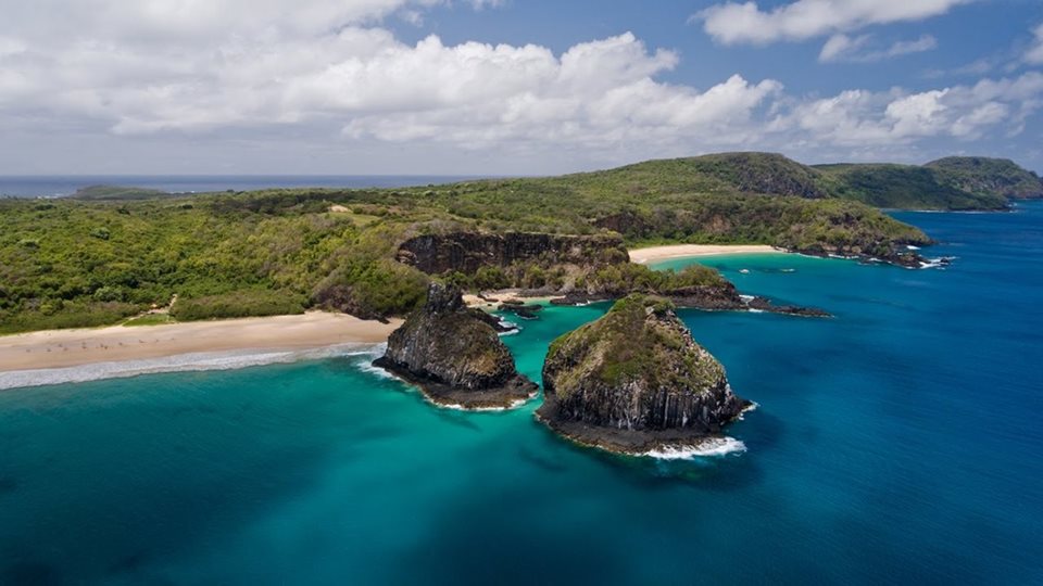 Praia do Sancho, em Fernando de Noronha, é eleita a melhor do mundo
