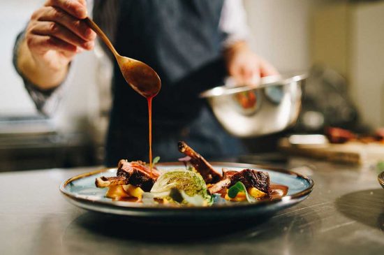 Sabores que valem a viagem: descubra os restaurantes brasileiros que possuem estrelas Michelin