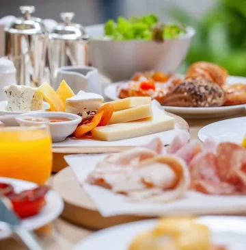 Toda hospedagem da Montreal Viagens tem café da manhã incluso? Sim, e esse é um dos grandes diferenciais do Clube de Hospedagem Toda hospedagem da Montreal Viagens tem café da manhã incluso? Sim, e esse é um dos grandes diferenciais do Clube de Hospedagem