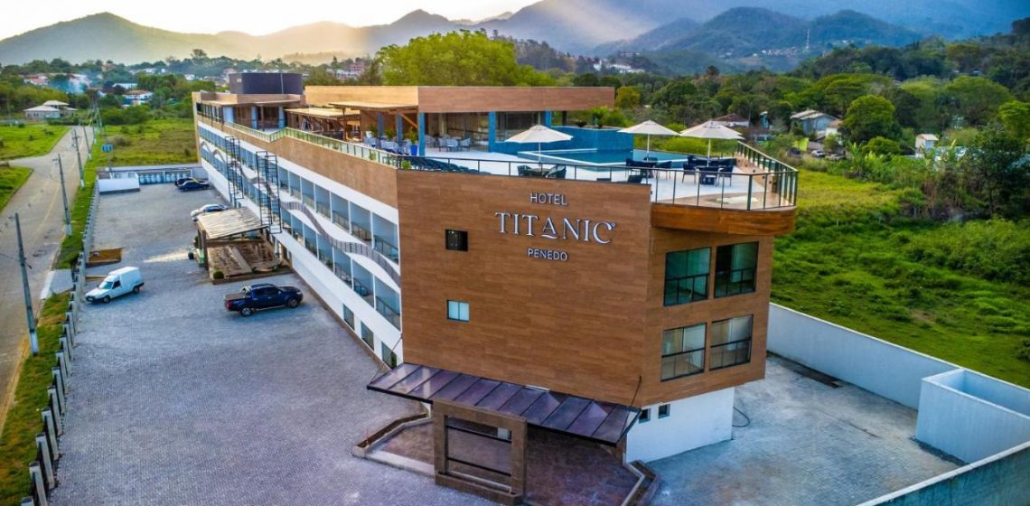 Hotel Titanic em Penedo (RJ): conheça a hospedagem inspirada em um cruzeiro de luxo na Serra da Mantiqueira