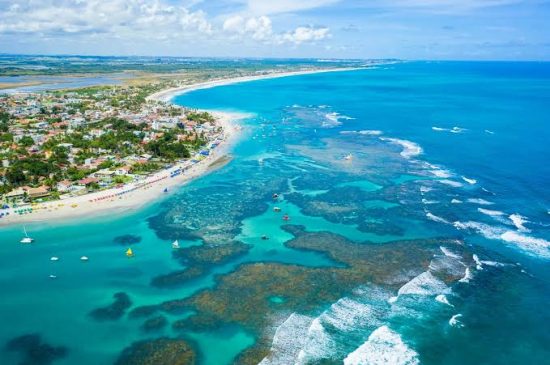 Viajar na baixa temporada: como conhecer destinos premium gastando menos